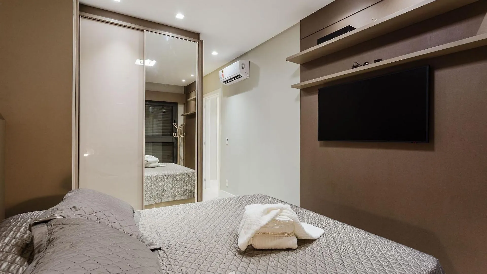 Lindo Apto Menos De 5 Min Da Praia Vrn302 Florianópolis Brasil
